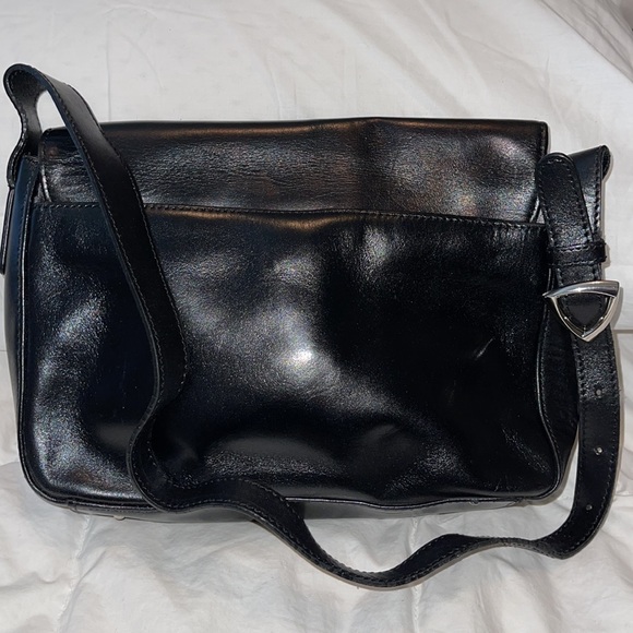 Leather Co. by Liz Claiborne woman’s black leather shoulder bag - Picture 3 of 4